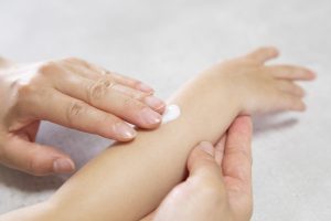 子供の鳥肌みたいな湿疹:原因、症状、治療法と家庭でのケア方法 121 子供の鳥肌みたいな湿疹:原因、症状、治療法と家庭でのケア方法